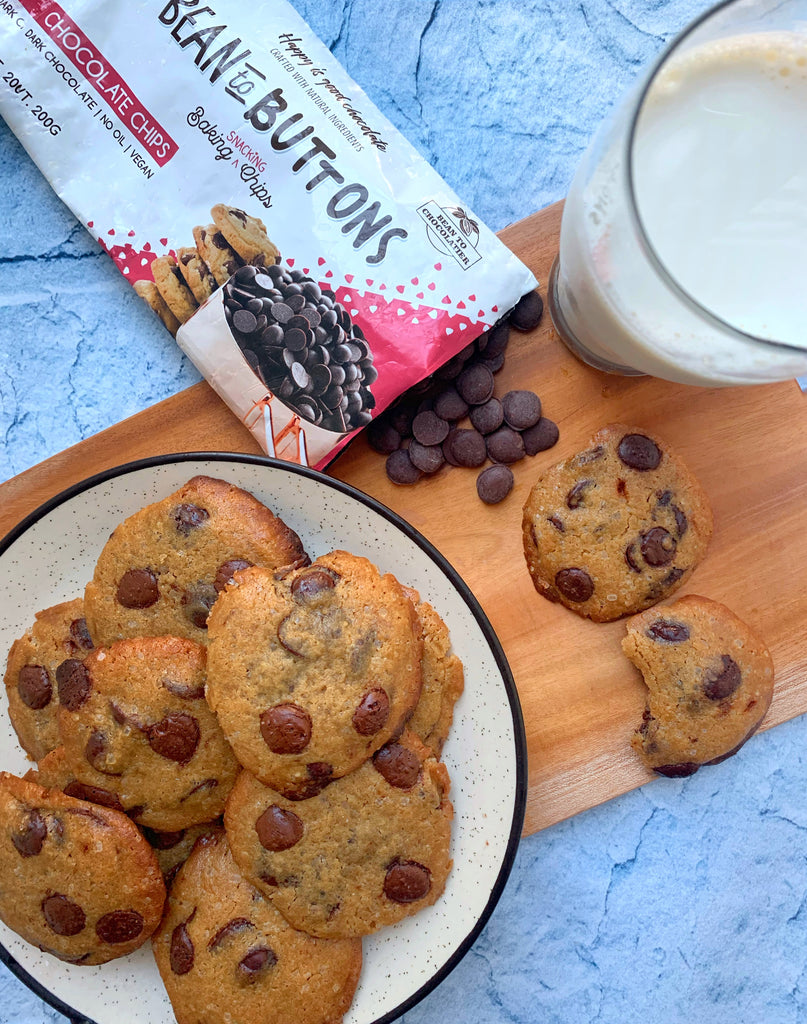 The most perfect Dark Chocolate Chip Caramel Cookies - your baking cravings solved!